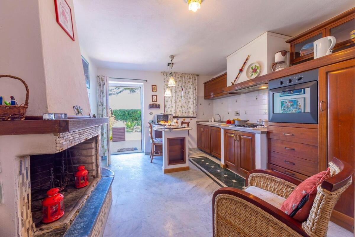 La Casa Fra Gli Ulivi Luxury Apartments With Pool Near Cinque Terre And Tuscany Monte Marcello Exterior photo